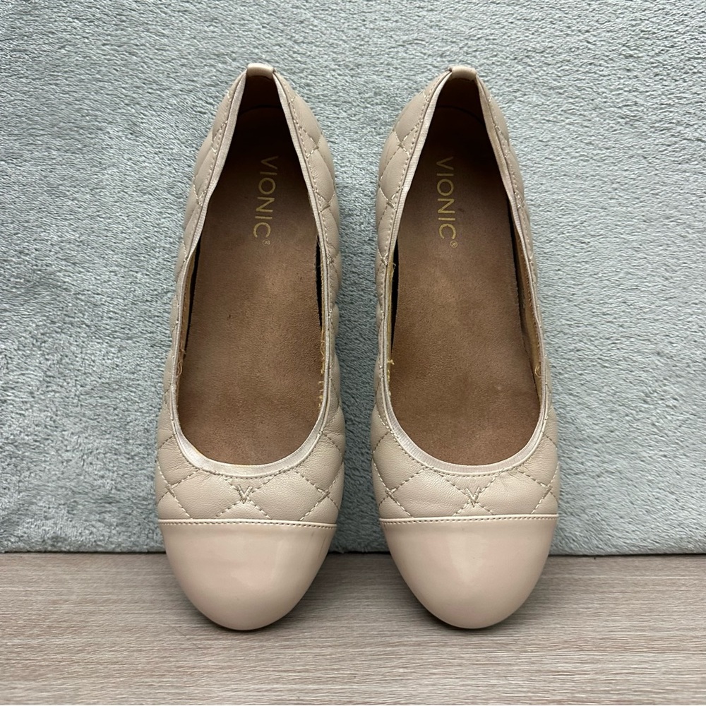 Vionic Quilted Cream Flats